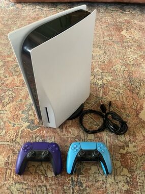 Sony PlayStation 5 Disc Edition White 825 GB Two Controllers